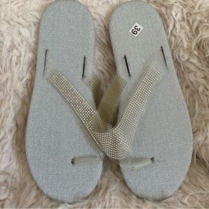 Silver Rhinestone Women’s Flip Flop Sandals - Sparkle Finish Size 39 (8.5).